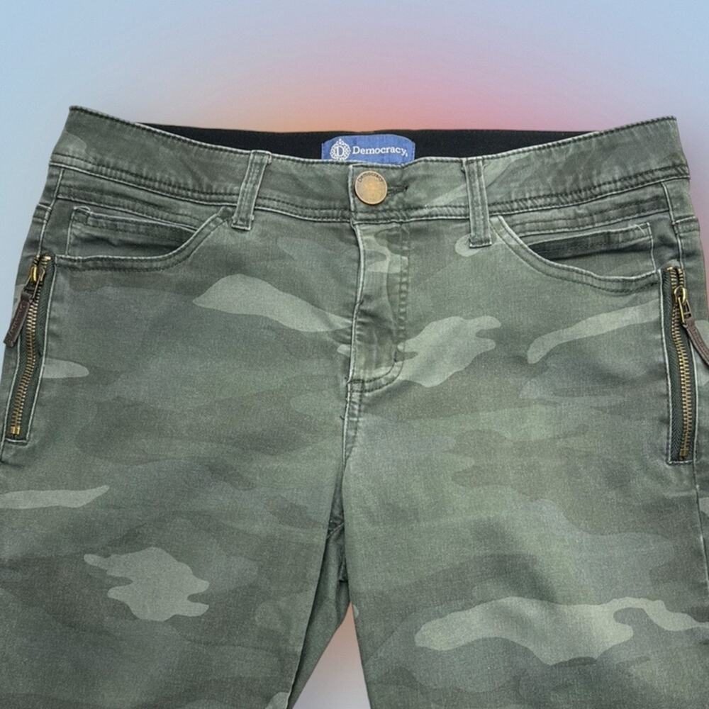 Democracy Women's Skinny Jeans in Camouflage Green